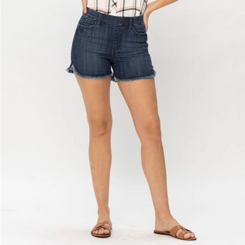 Judy Blue Pull On Fray Hem Dolphin Hem Shorts SZ Medium
